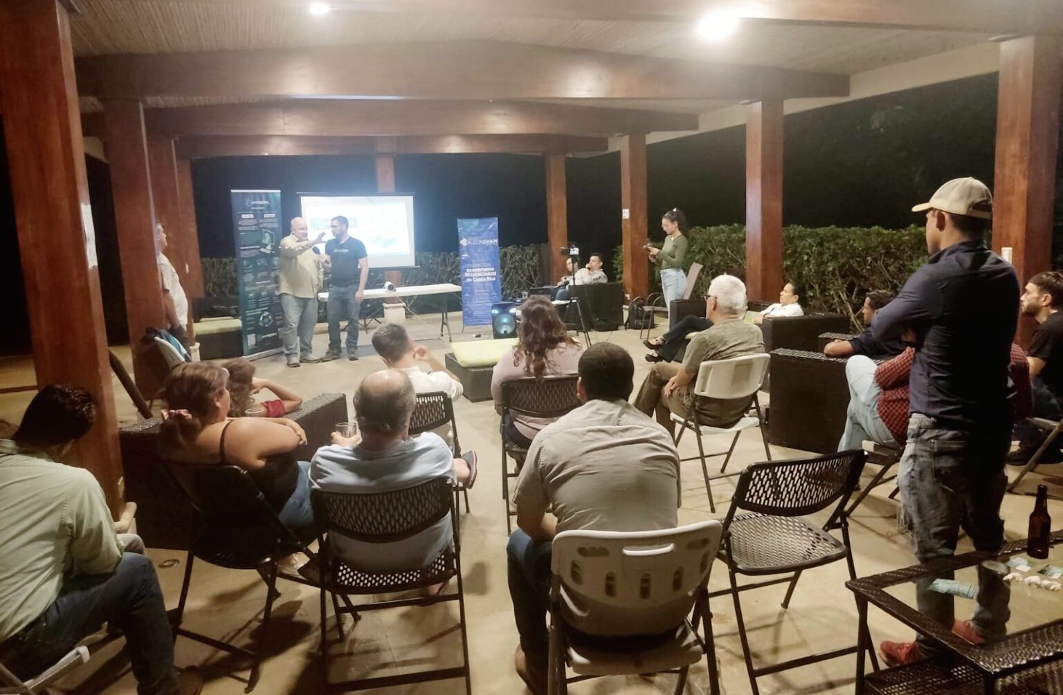 Internet de la IA. HyperCycle Network | Associación Blockchain de Costa ...